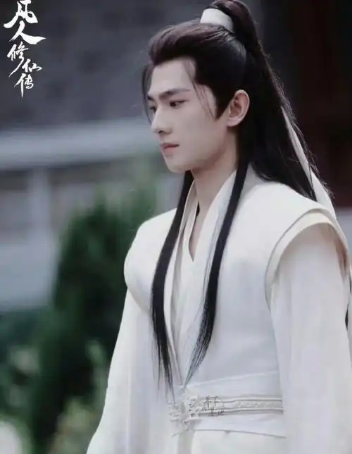 杨洋捧花##杨洋捧花造型#今日,@杨洋新剧《凡人修仙传》杀青官宣乙