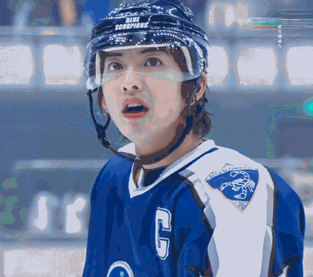 日媒曝光一组早前拍到的木村拓哉 和工藤静香出门散步约会的照片.