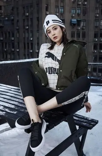 继sergiorossi官宣后古力娜扎又被亚历山大麦昆宣布其成为品牌大中华