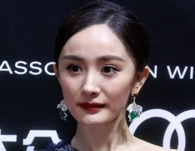 浮粉,长痘,整容痕迹,明星生图让我看见了人间真实_皮肤_热巴_杨幂