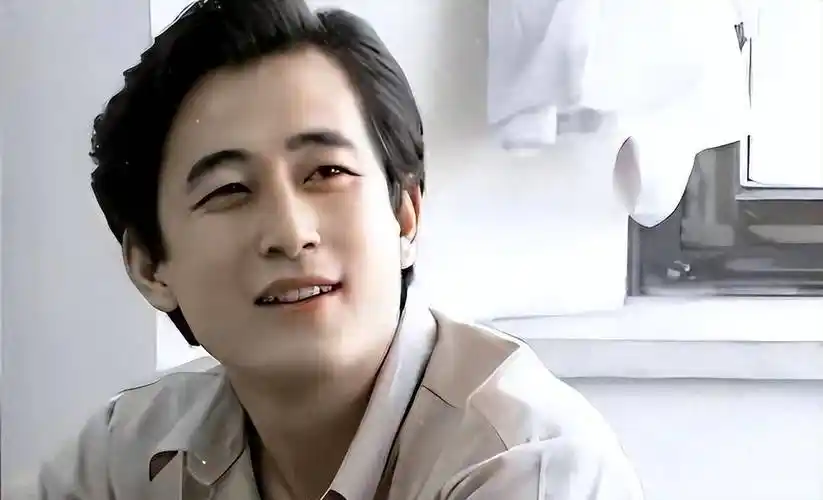 演员王志飞:为小16岁女友分手发妻,与现任妻子认识3天就闪婚!