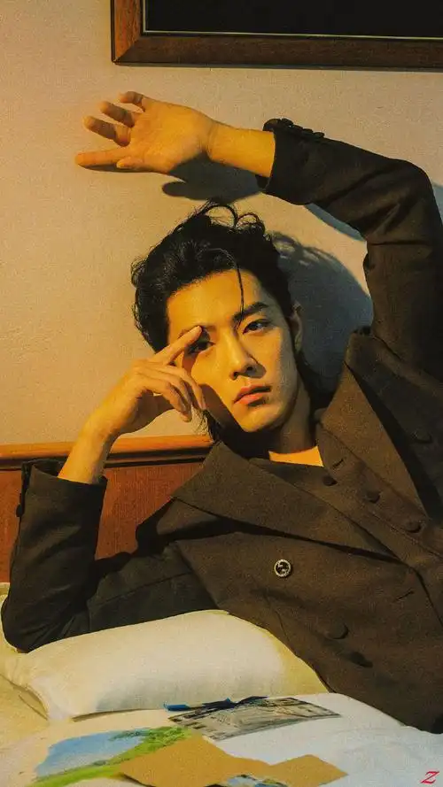 肖战背沟好深##智族gq肖战梦境大片#    智族 高清原图 壁纸(二)