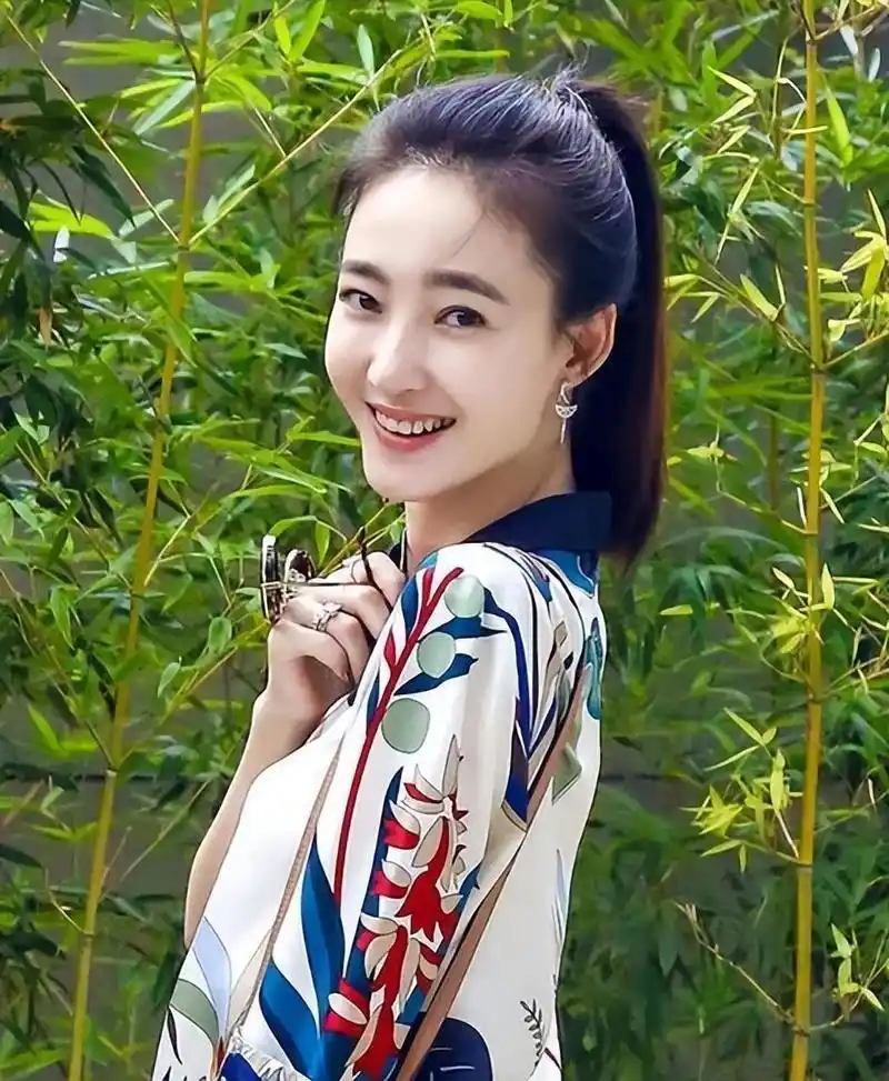 王丽坤个人资料简介(沸沸扬扬的谣言,给她带来了巨大的打击和伤害)-天