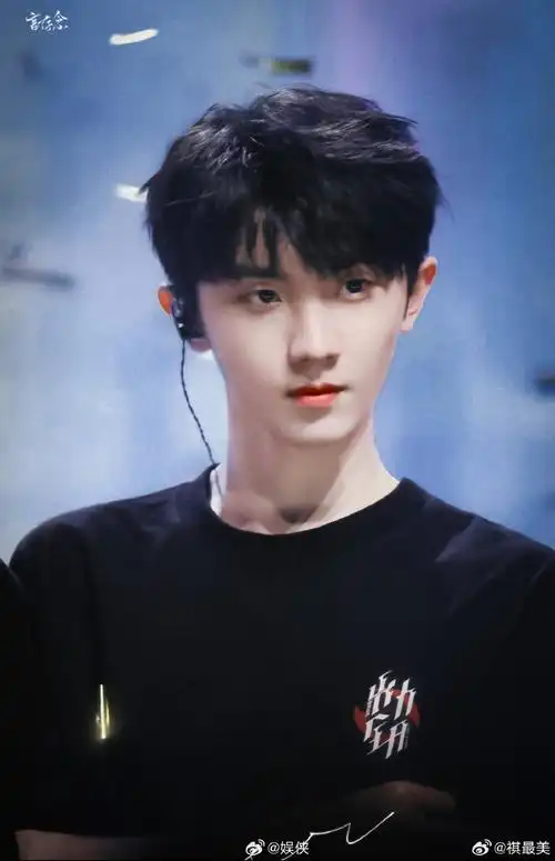 马嘉祺发了30多张照片