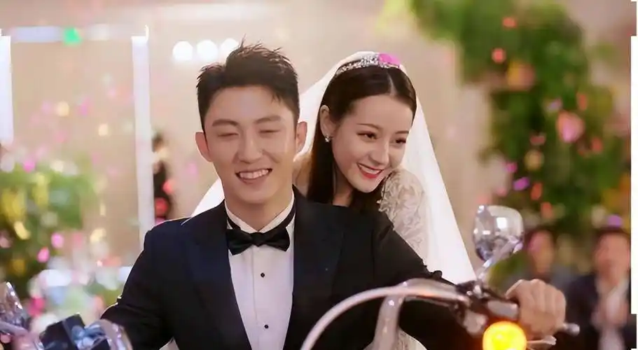 热巴为黄景瑜庆生,动态变化惹关注,质疑巧合太多!_网友_定位_上海