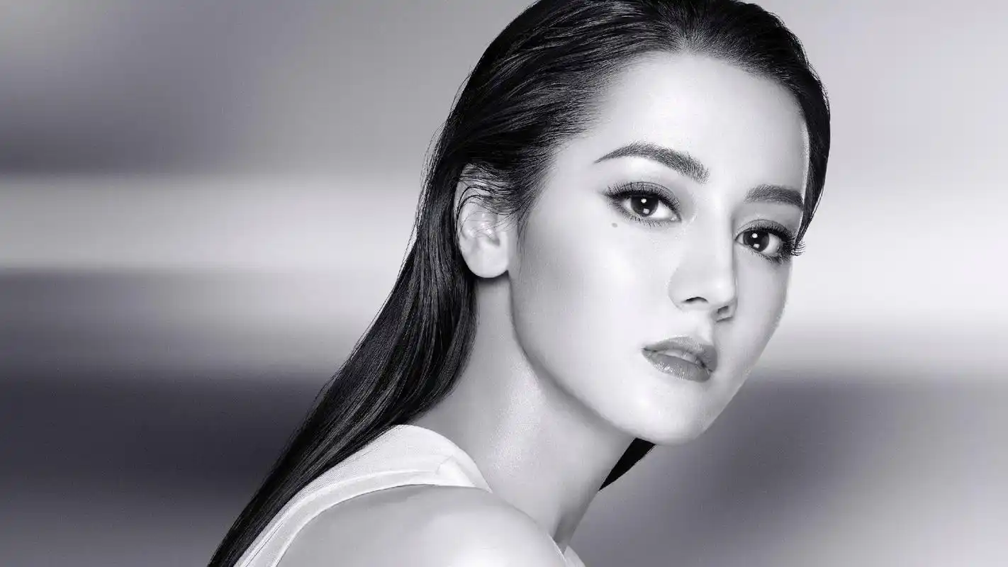 迪丽热巴高清壁纸:现代装和古装,风格各异,最后一张超级美