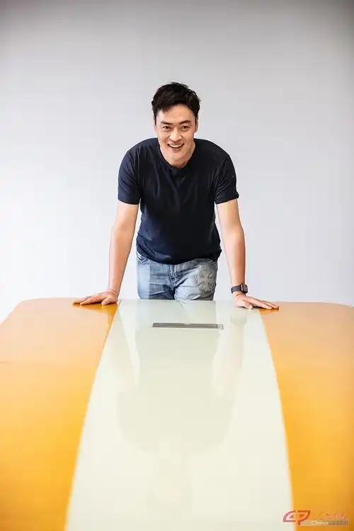 张桐,影视演员.参演《伟大征程》戏剧与舞蹈《破晓》,饰演李大钊.