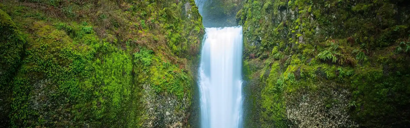 梅多诺玛瀑布,瀑布,桥梁,黄昏,俄勒冈州,美国 壁纸 - 3840x1200 双屏