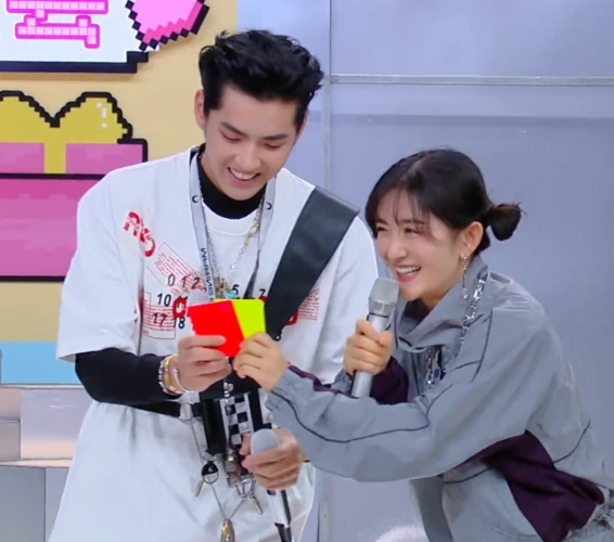 谢娜拿到吴亦凡全球唯一的项链,当谢娜的礼物曝光,真实在