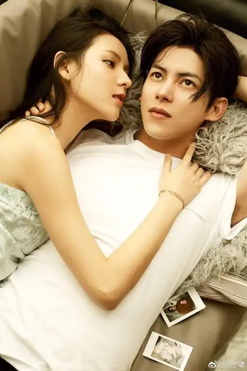 张予曦晒照撒狗粮网友催促快结婚