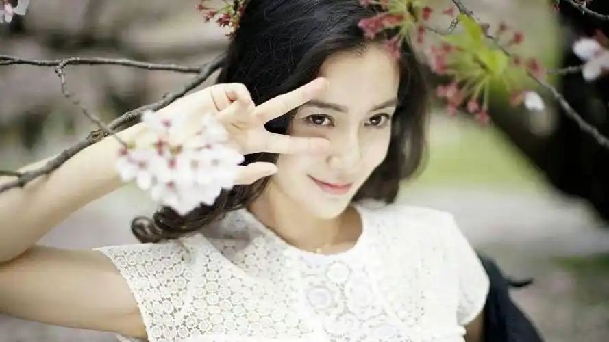 angelababy晒樱花自拍,杨家将:杨颖的春天很精彩_仙女姐姐_花瓣_美女