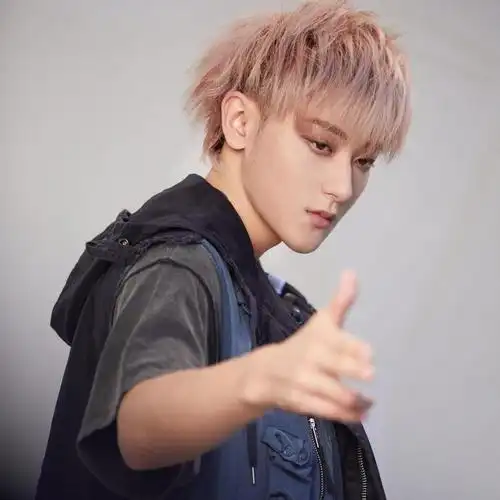 黄子韬超帅气头像