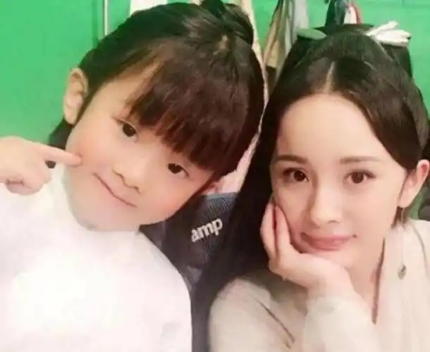 杨幂:从童星到当红艺人杨幂,一个从童星走到当红艺人的名字,她在幼儿