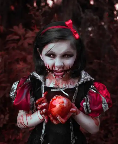 美摄影师重现恐怖儿童角色令人胆战心惊组图