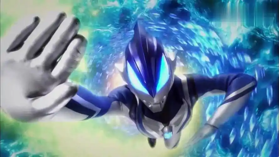 奥特曼赛罗变成了无限形态有四个头镖赛少真帅