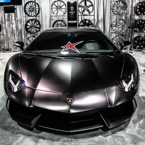 暗黑魔王-亚光黑兰博基尼aventador lp700