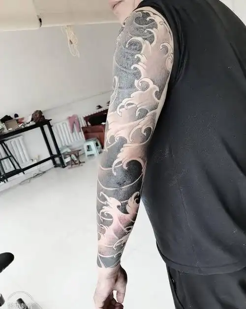 浪花臂纹身图片手臂老传统纹身图案