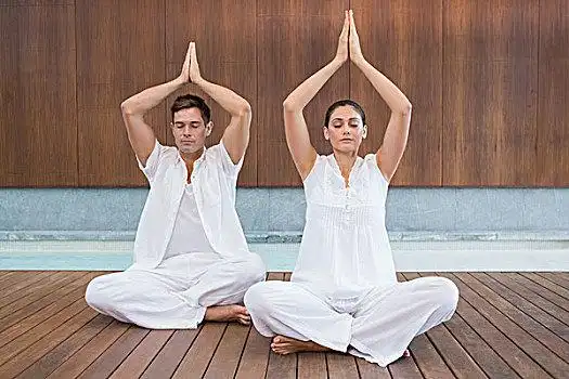 魅力,情侣,白人,坐,莲花式,双手合十
