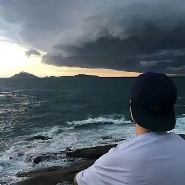 好看的男生看风景背影高清男头