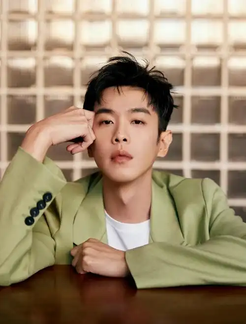 张若昀绿色西装十宫格##张若昀绿色西装