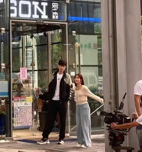 一模一样的三组身高差,胡一天邢菲林一沈月排列组合成两条平行线