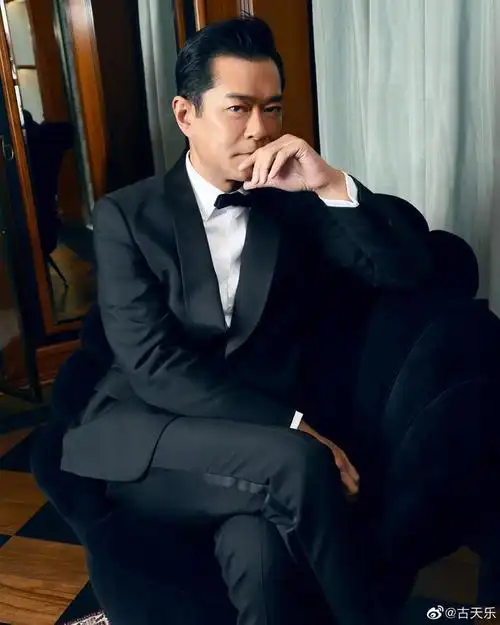 古天乐最近照片被网友评价,像是从三星堆里走出来的,真有那么平平无奇