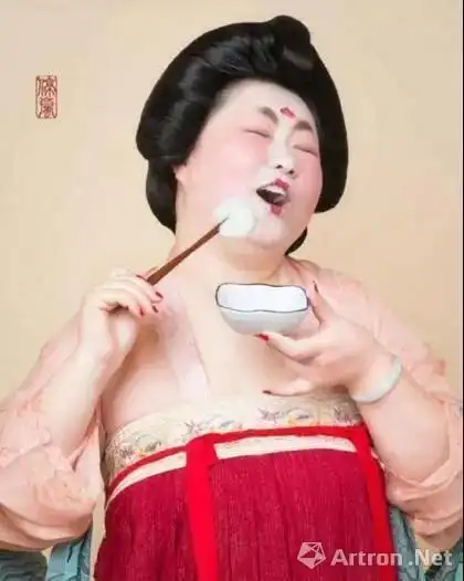 唐朝胖仕女吃汤圆表情包照片中的女子一点红唇,浓妆艳抹,真真还运了