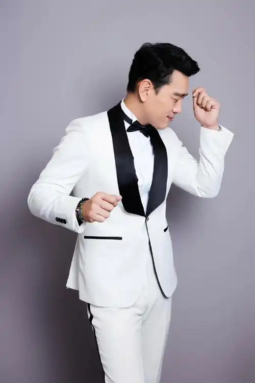 演员王耀庆:为了不搬家娶了房东女儿,婚后生两子,幸福美满