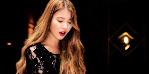 iu 李智恩 黄头发 低唱 悲伤