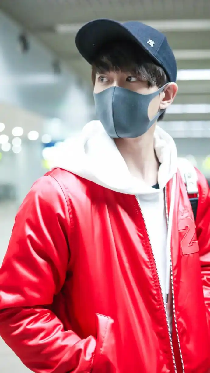 口罩挡不住任嘉伦的大眼睛 不灵不灵一发入魂