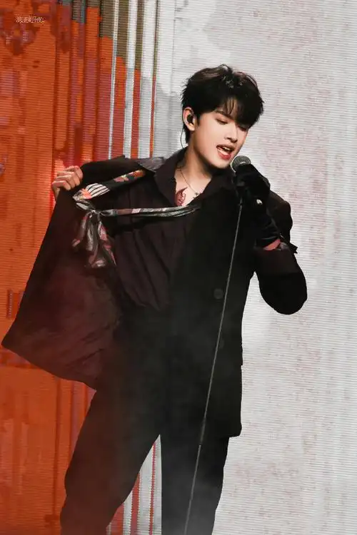 张极[超话]##张极 唯一门面ace##登陆计划生于火焰演唱会##今日星拍