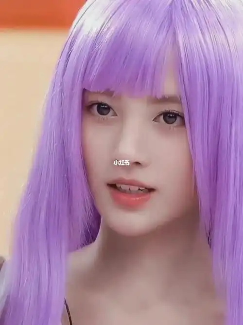 鞠婧祎cos雅典娜紫发旧照