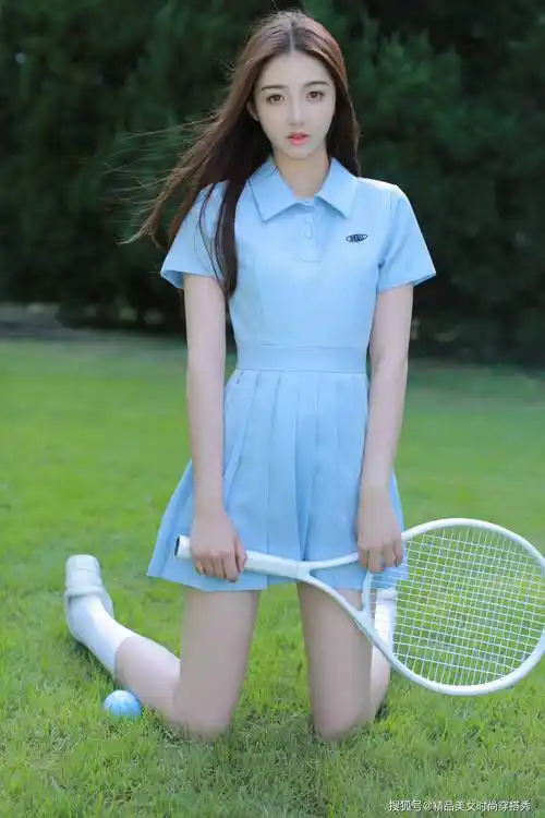 减龄穿搭推荐:蓝色系列的套装,小女生也可以非常有气质_夏日里_连衣裙