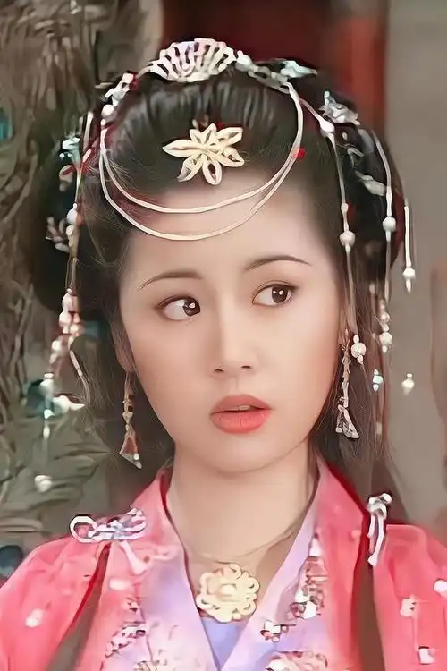 18岁的林心如明媚俏皮美得像个小仙女