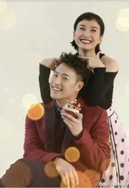 吴昕潘玮柏高甜亲吻,恋情持续升温.