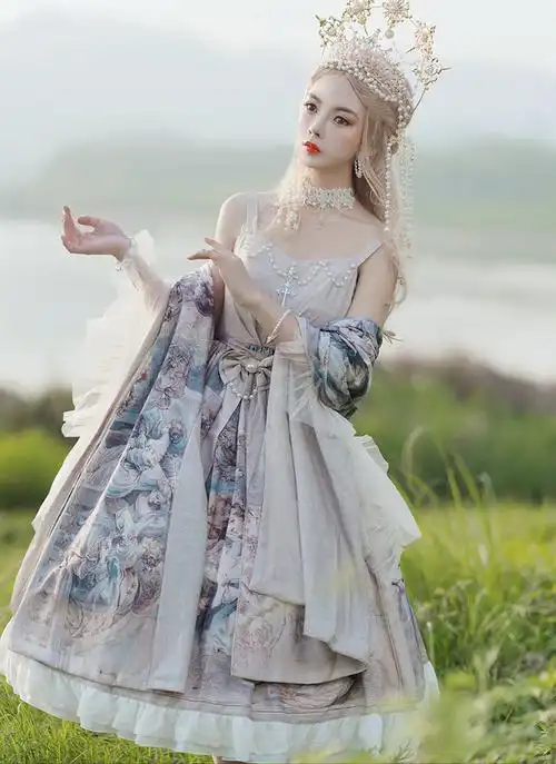 lo裙是lolita裙(洛丽塔裙)的简称,lolita裙是一种源自西欧的流行服装