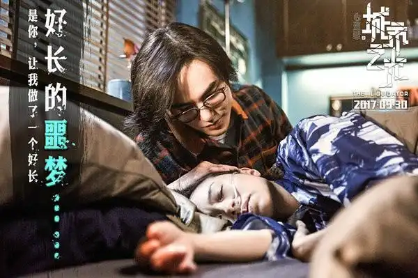 应对十足,她不光详细了解了植物病人的状态还默默忍受阮经天的"伤害"