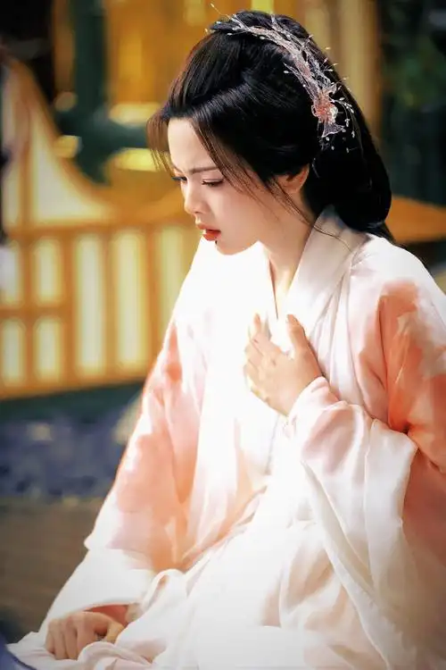 组图:杨超越晒《七时吉祥》生图剧照 古装造型温婉美貌动人_高清图集