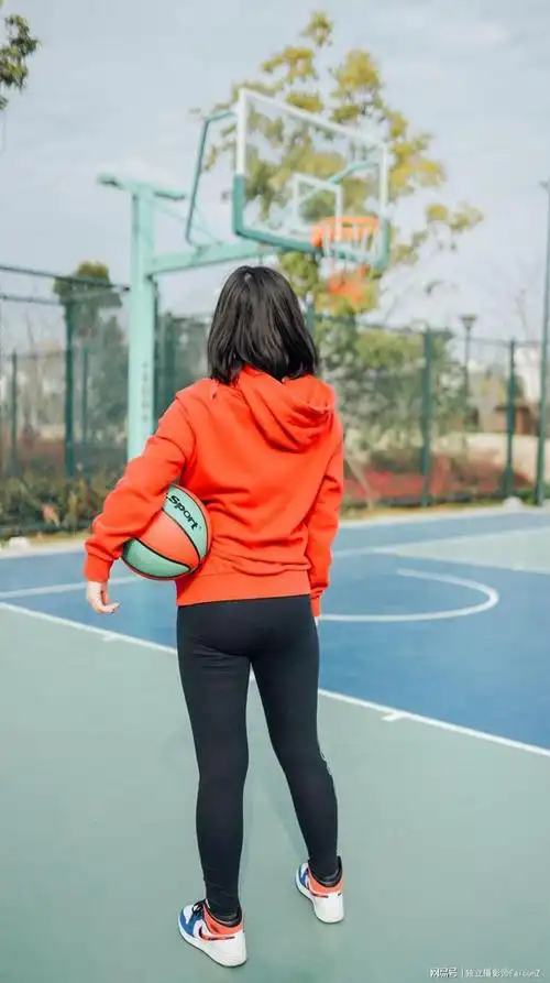 篮球运动少女写真,小姐姐身材很棒,非常有运动气息|运动服|美女_网易