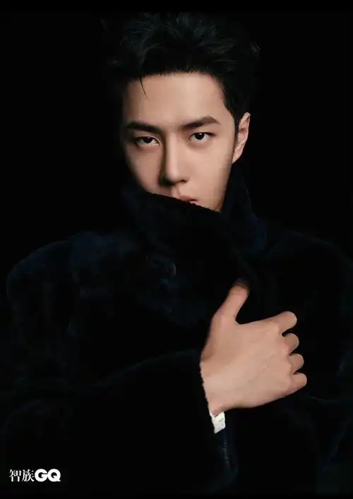 王一博 #杂志封面 当他留着长发真的很man,当他剪短头发 - 抖音