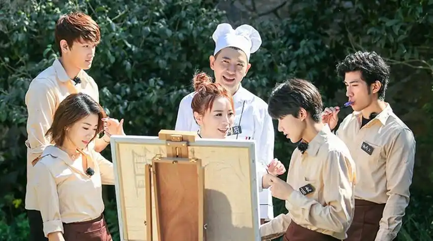 《青春旅社》新一期节目里,a,b栋再聚举办青春舞会