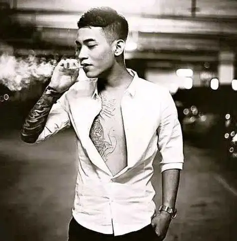 网红吴迪声称将要裁员旗下徒弟提心吊胆粉丝质疑事件真实性