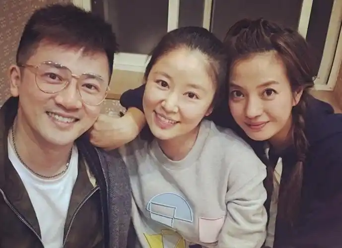 赵薇林心如苏有朋同框 引网友感慨