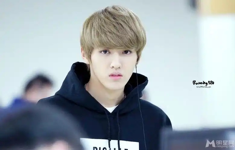 exo成员吴亦凡帅气旧照 吴亦凡在韩国的图片 吴亦凡图片