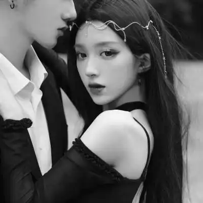 黑白浪漫唯美情侣头像 两人腻歪在一起的日常_情侣头像_头像屋