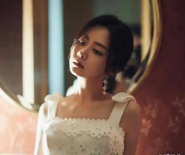 谭松韵接受电视采访,看清"照妖镜"下的状态,不敢相信有30岁_高中生