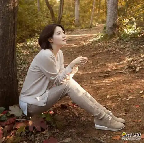 李英爱现身孩子学校与粉丝合影李英爱现身孩子学校李英爱旧照近日,有