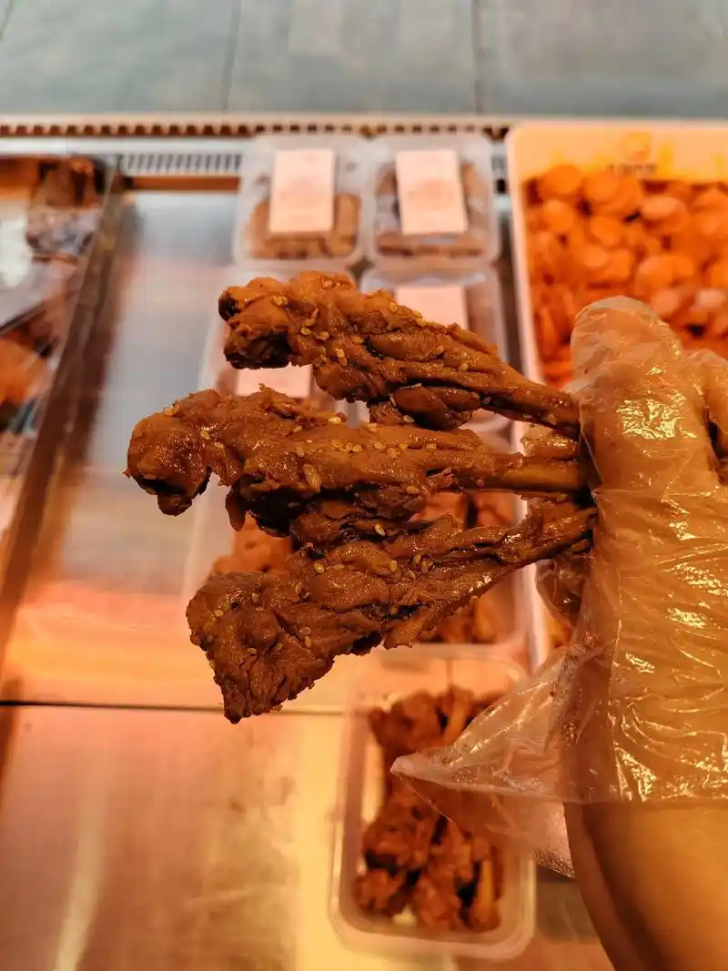 九多肉多 #鸭货美食 麻辣鸭棒骨9.9带走一盒半斤,点击左 - 抖音
