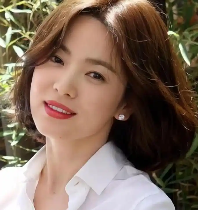 宋慧乔带货,齐耳短发减龄显气质,夏季必备发型!