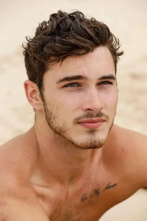 这个亚裔美妆博主变性后走上人生巅峰还找了个超帅的男模当男朋友